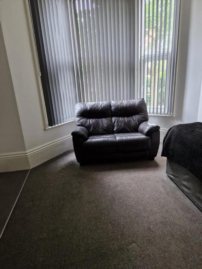 Spacious Victorian Studio Flat Apartment Doncaster Exterior photo